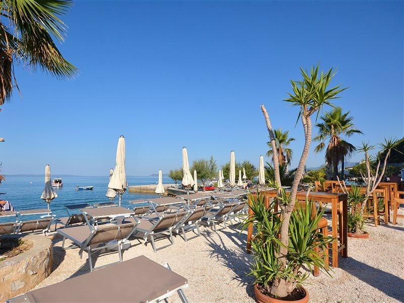 Hotel Jona Podstrana Bagian luar foto