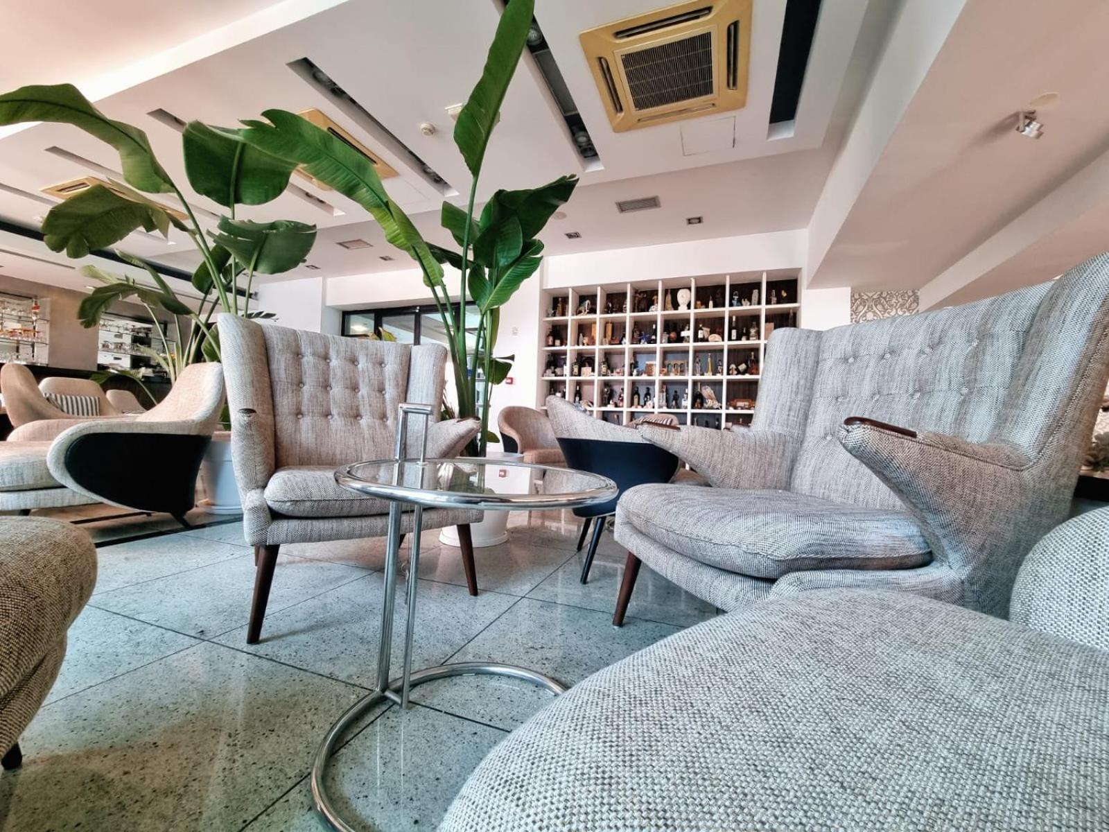Hotel Jona Podstrana Bagian luar foto