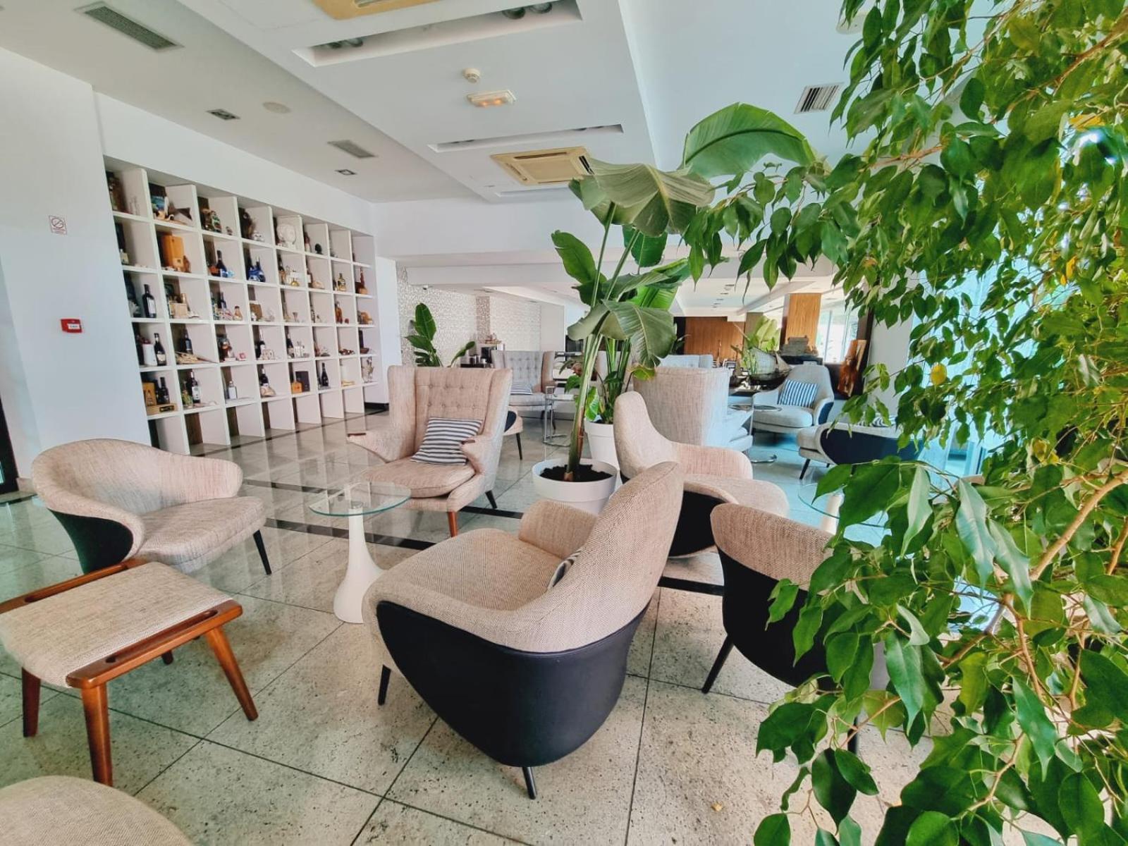 Hotel Jona Podstrana Bagian luar foto