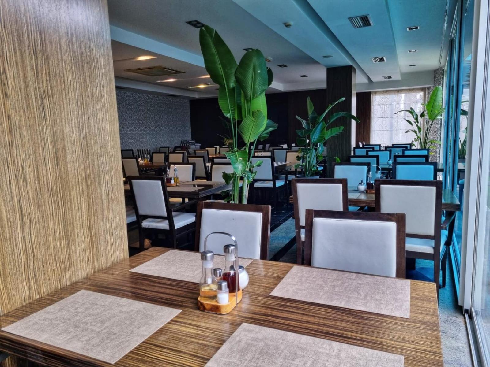 Hotel Jona Podstrana Bagian luar foto