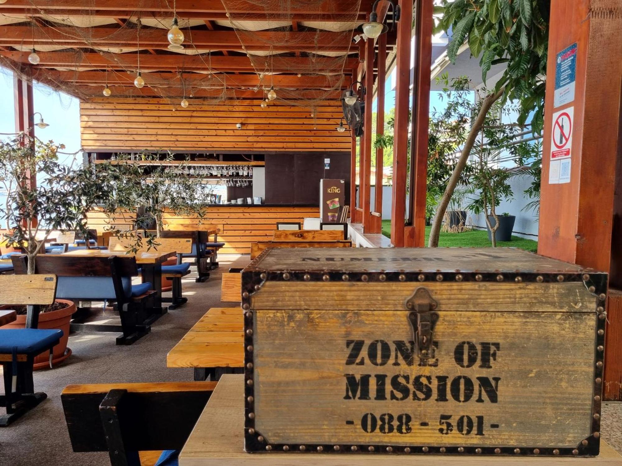 Hotel Jona Podstrana Bagian luar foto