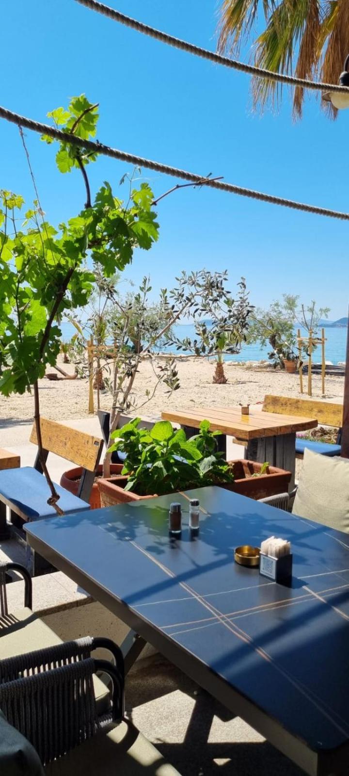 Hotel Jona Podstrana Bagian luar foto