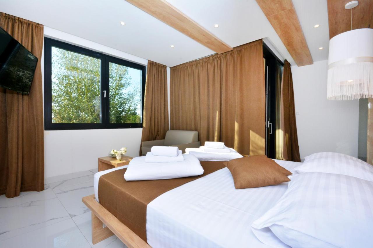 Hotel Jona Podstrana Bagian luar foto