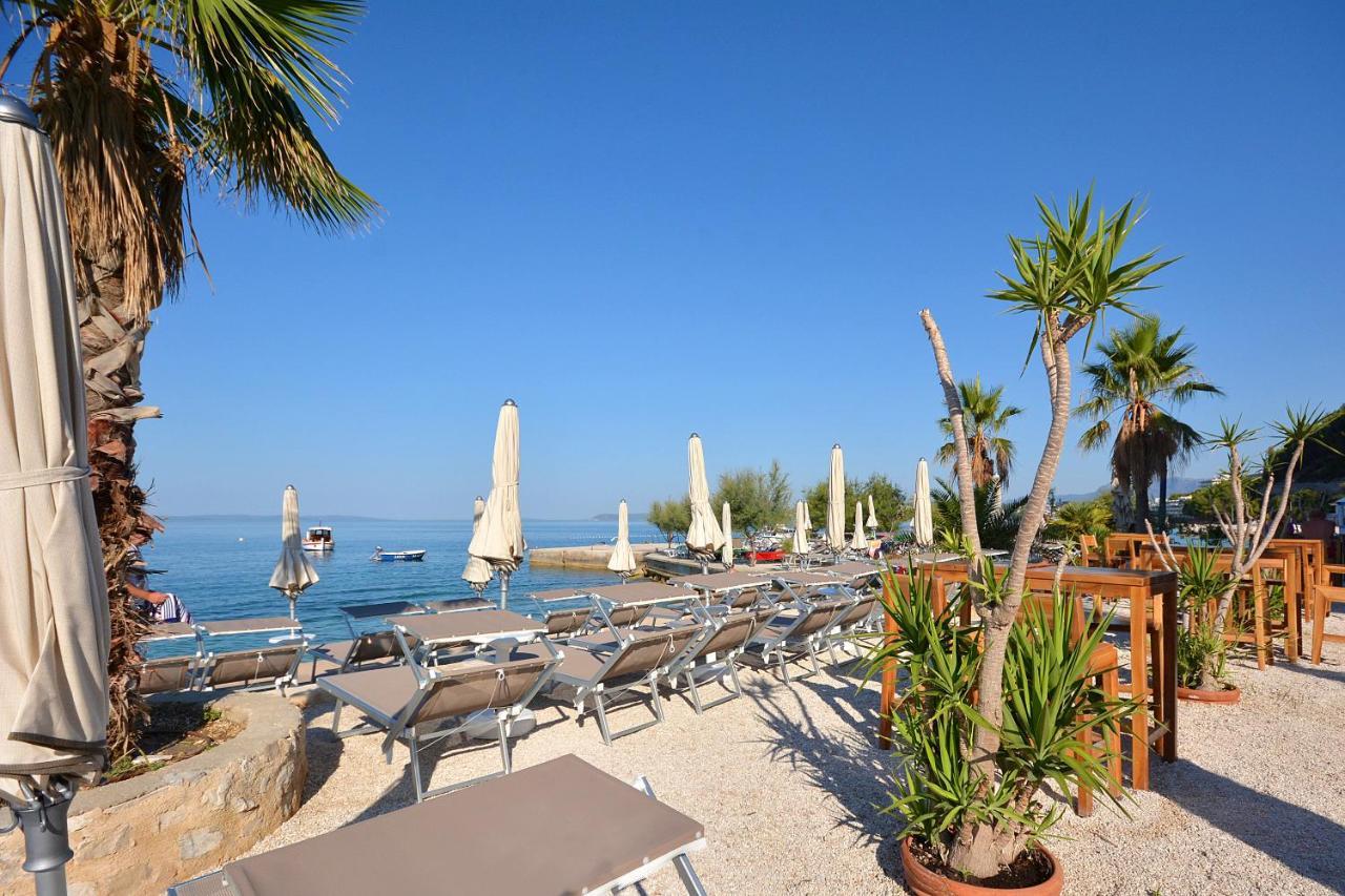 Hotel Jona Podstrana Bagian luar foto