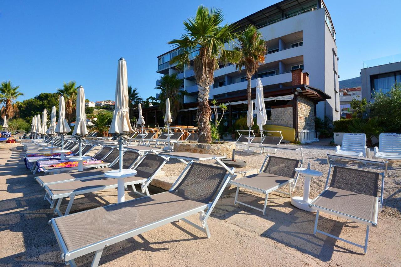 Hotel Jona Podstrana Bagian luar foto